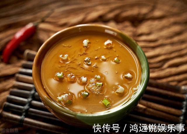 搅拌均匀|调芝麻酱时,千万别只加水调,大厨教你一招,口感香浓顺滑,真香