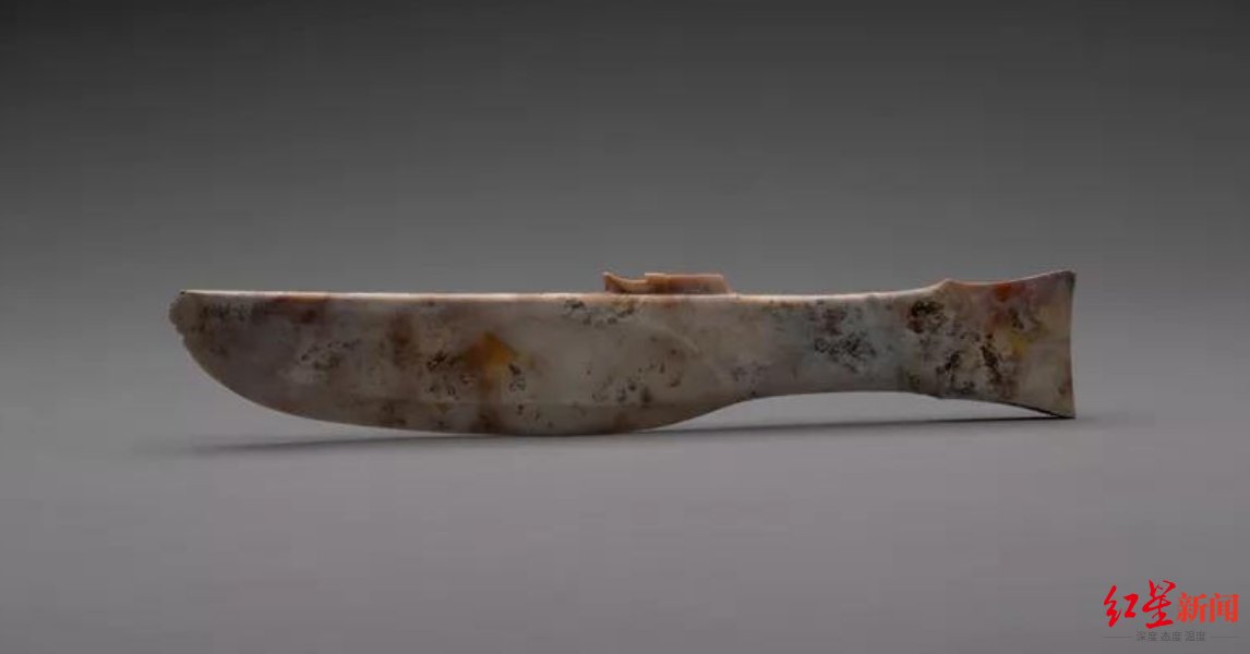 红星新闻记者|三星堆发现一把奇特软玉织刀？专家：质地和金沙遗址的玉器很接近
