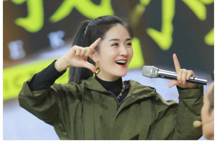 章子怡|《快本》开播24周年，谢娜发博晒名场面，节目组喊话：等你哦
