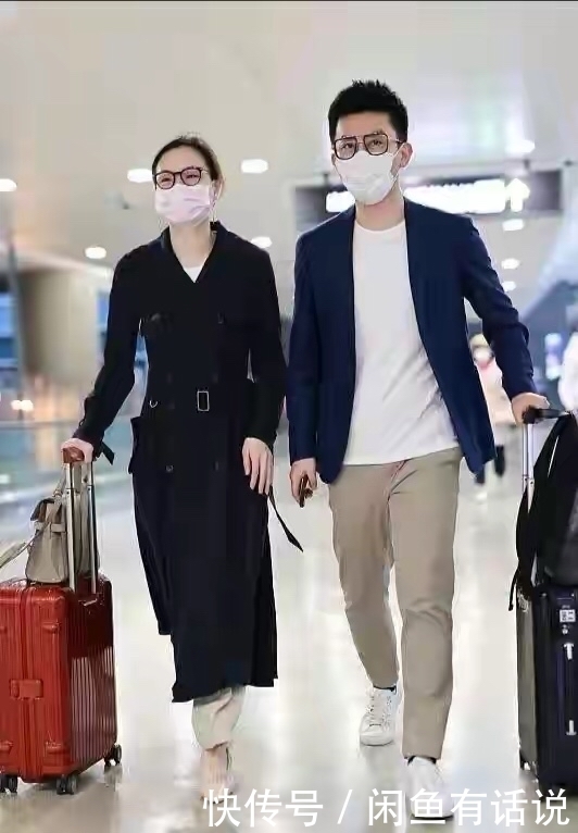 气质优雅|吴敏霞罕见露面,穿西装配阔腿裤拍时尚大片,气质优雅不输女星