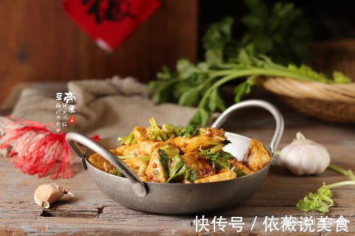 豆腐如此做,外香内嫩,汤汁浓郁,孩子很爱吃,连吃两天还不腻