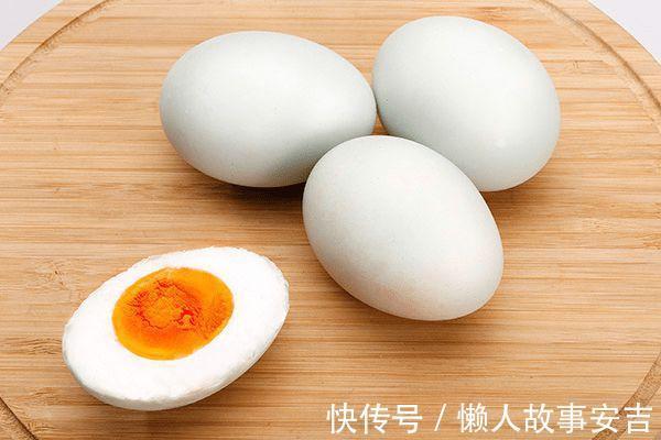 总胆固醇|提醒:5种食品会加速“高血脂”,吃的越少,离脑梗越远