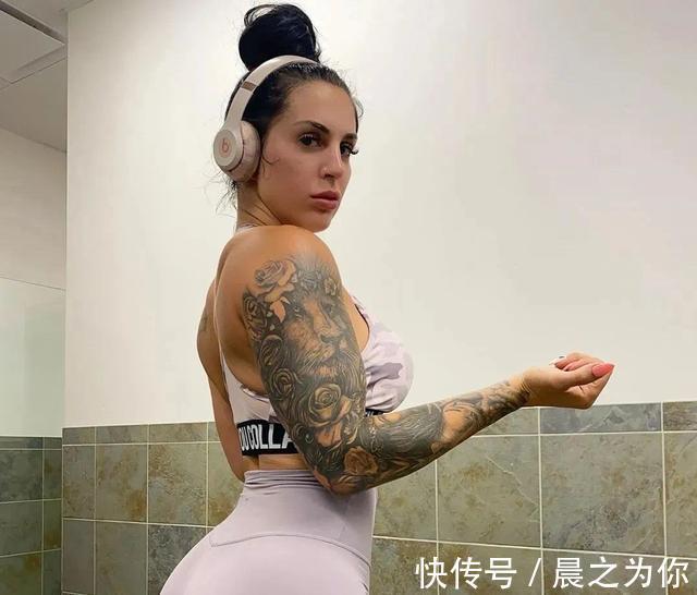 社交平台|美国女消防员晒健身照被举报,惨遭开除,难道是嫉妒身材太好?