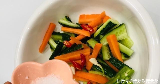 这个“咸菜”非常下饭，酸辣的香甜，很好吃，我爷爷也很喜欢