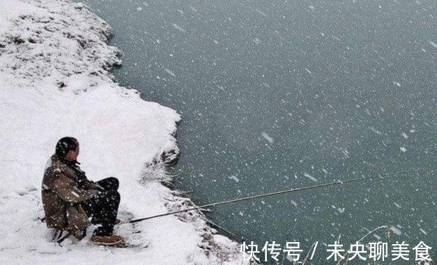 冬季钓鱼饵料有什么技巧？用好这几招，鱼儿排队往这靠