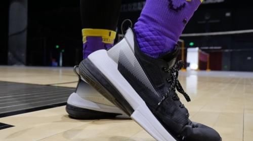 脚感 脚感最舒服的实战鞋?可你能不能硬一点啊!