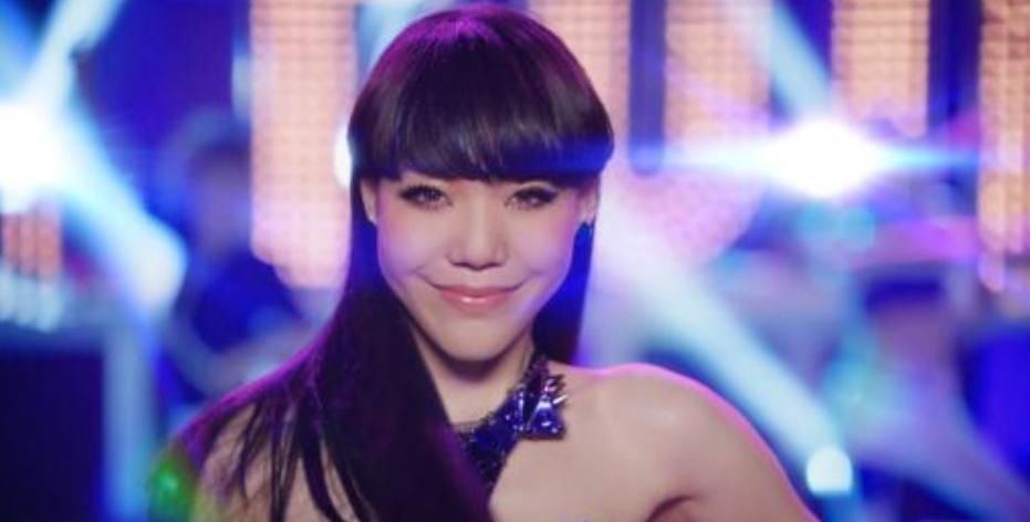  代言|从1.3亿代言费到县城落魄卖唱，“失宠”的她，到底经历了什么