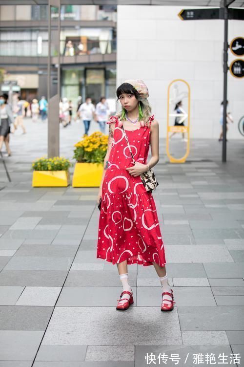 特别的女人|穿搭特别的女人,人群里一眼就可以看见