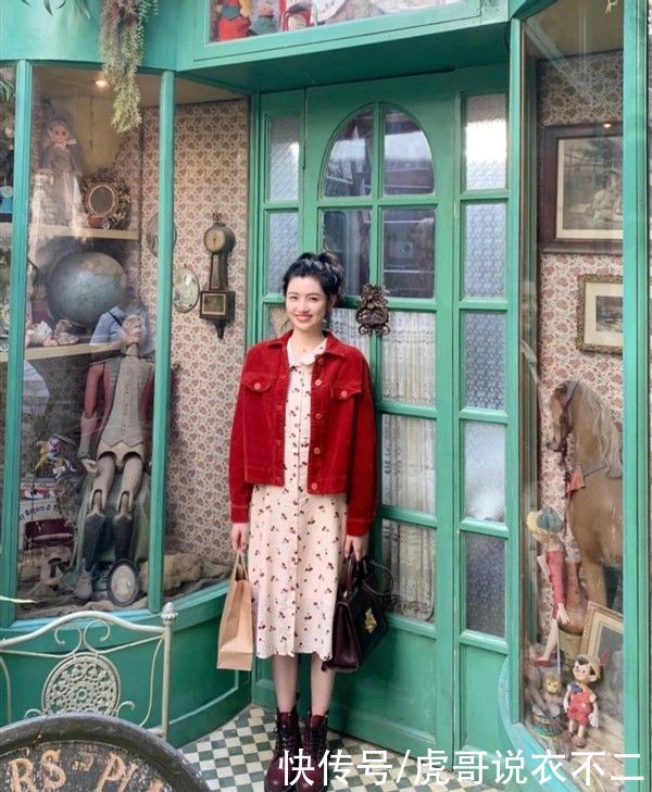 不知道春天穿什么好看？试试碎花裙吧！它能给你无尽少女感