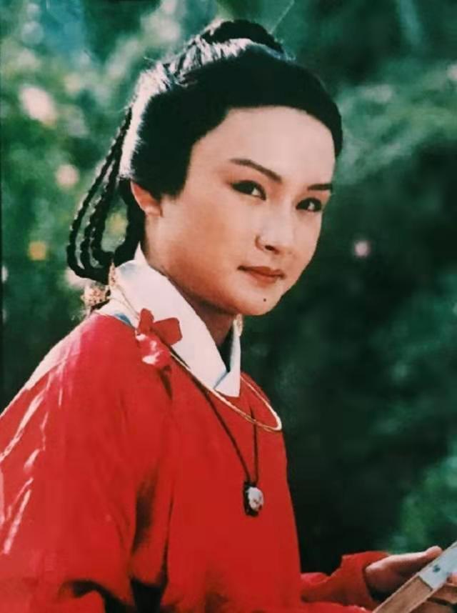 秦钟@秦可卿为何巧用计谋,安排贾宝玉去自己房间午睡?她到底有何意图