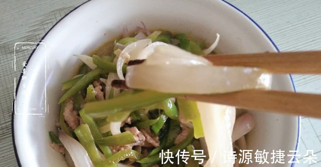 洋葱|秋季,这菜三天两头准炒一盘,健胃理气降三高,中老年人要多吃!