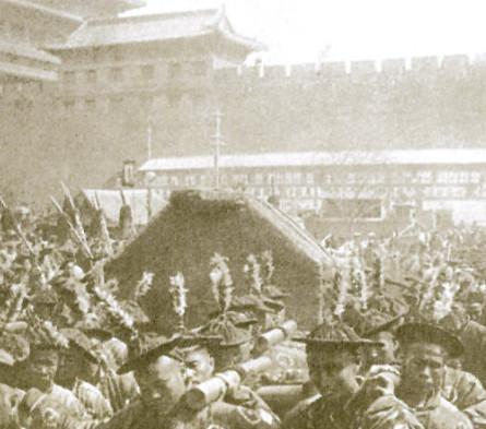 皇帝|镜头下光绪帝葬礼全过程原来这位皇帝是这么惨死的，令人痛惜！