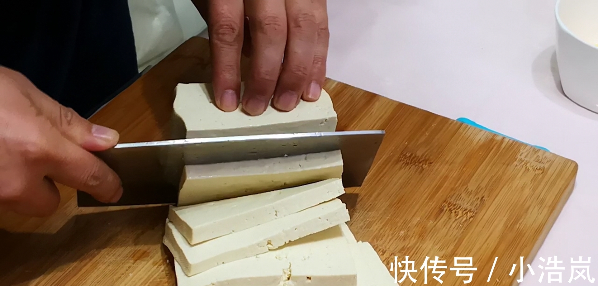 烹饪方法|煎豆腐时,记得不能直接下油锅,多加一步,不破皮不粘锅,超鲜嫩