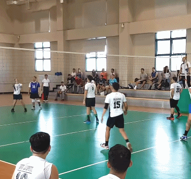 |搞笑GIF:一转身美美哒