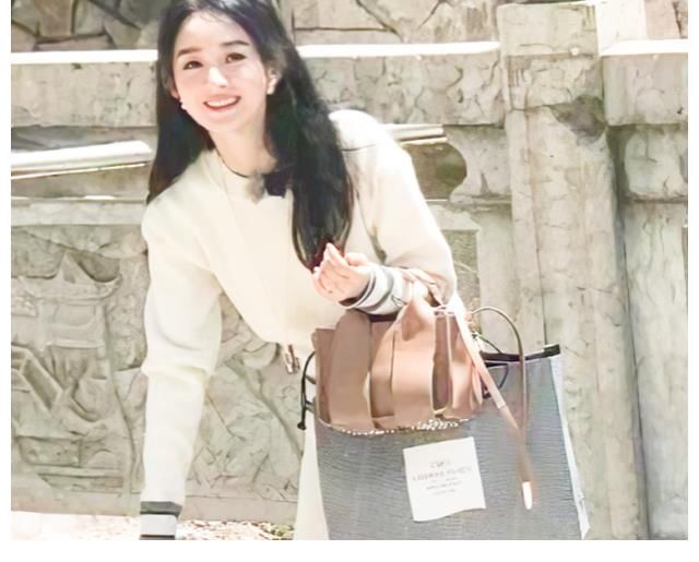 霸气|赵丽颖回归《中餐厅5》，穿8厘米高跟鞋太霸气，女王风范太霸气