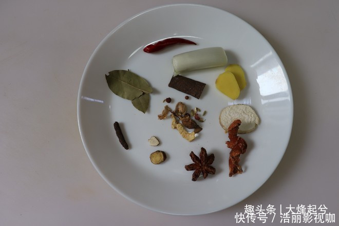 咬一口|教你肉夹馍在家轻松做,外酥里嫩,馍香肉嫩,咬一口满嘴留香