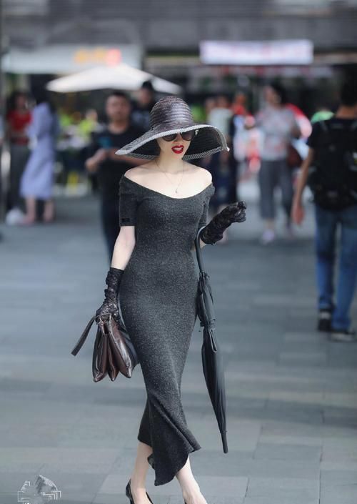 品味|30多岁的姐姐，打扮时髦品味高，想找个伴很难吧