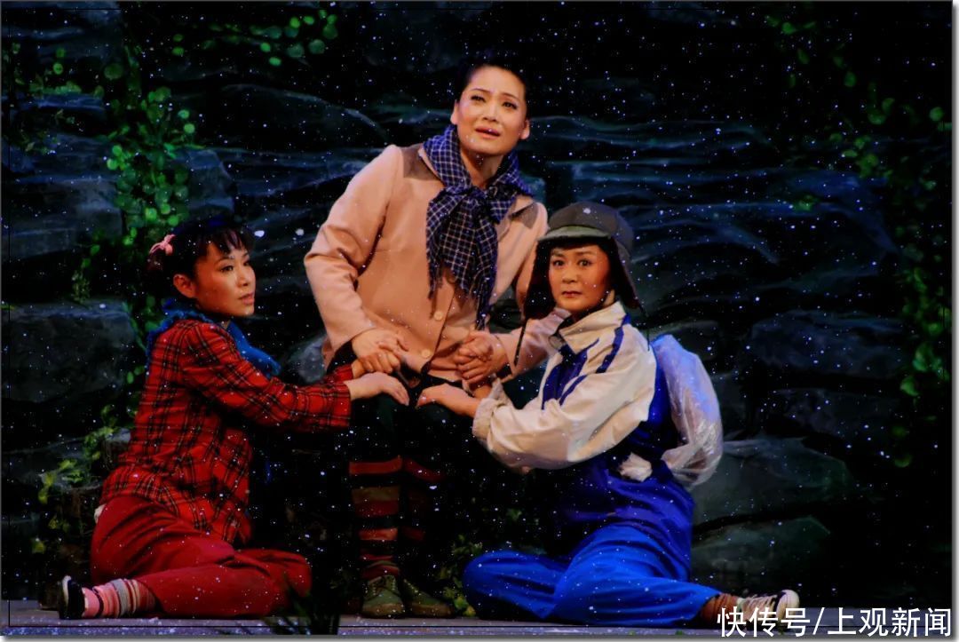 《挑山女人》入选“庆祝中国共产党成立100周年红色经典剧目展演季”
