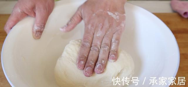 配方|我家祖传三代做油饼配方，好吃又松软，放半个月都不硬，太香了