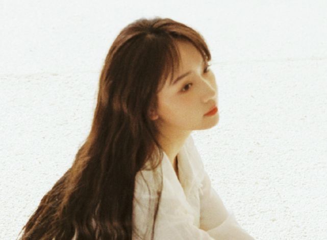 佟麗婭女團造型引爭議，被指毫無辨識度，還被認成是“秦牛正威”