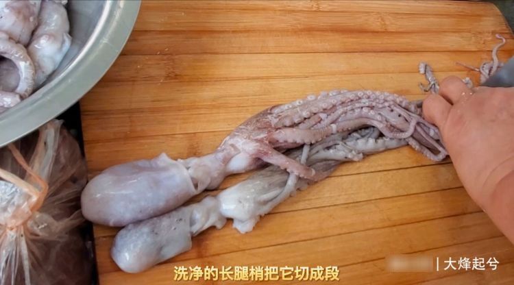 八爪鱼一炒就老，很多人做不好，海边人教你正确做法，鲜嫩又脆爽