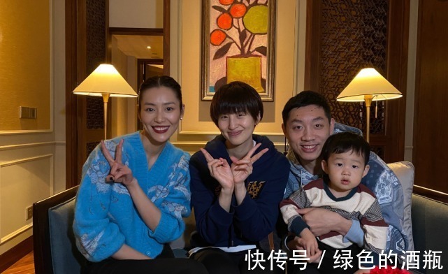 国乒队|许昕妻子产后身材苗条,亲自接机许昕,与超模合照也不输