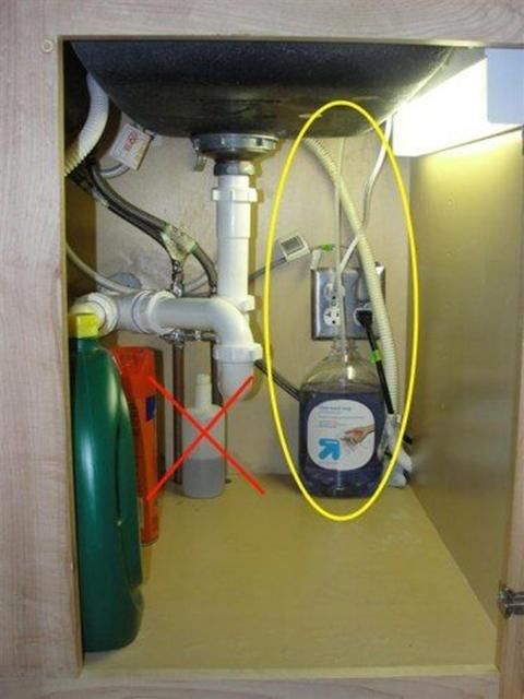 洗了20年碗才发现，水槽边的小孔，用途真厉害，聪明人都在这样用