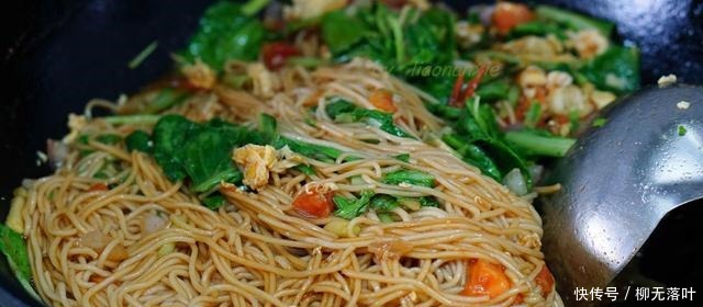 换个方法吃面条,比焖面简单比捞面好吃,20分钟做好端上桌!