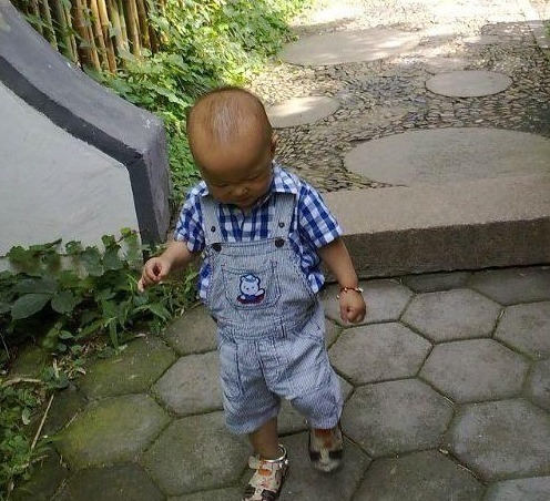 妈妈|亲戚送的旧衣服可以给孩子穿,但要有这4样物品,妈妈一定要婉拒