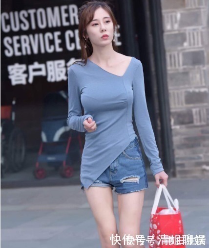 牛仔短裤 斜边长袖T恤搭配牛仔短裤, 简约大气, 气质高雅