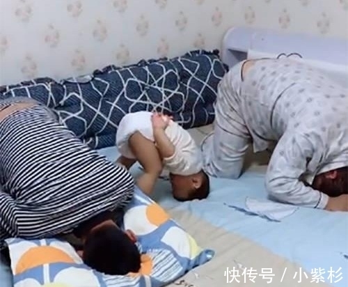 同姓|父子三人犯错被罚跪,小宝亮了!网友:3个同姓的治不了一个外姓