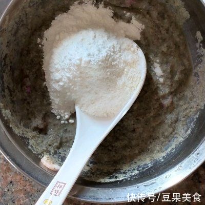 紫甘蓝丝|今晚花10分钟做好豆渣鸡蛋蔬菜饼，明天便当就吃它