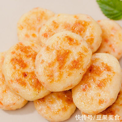 家常菜|鲜掉眉毛的美味家常菜土豆鲜虾饼