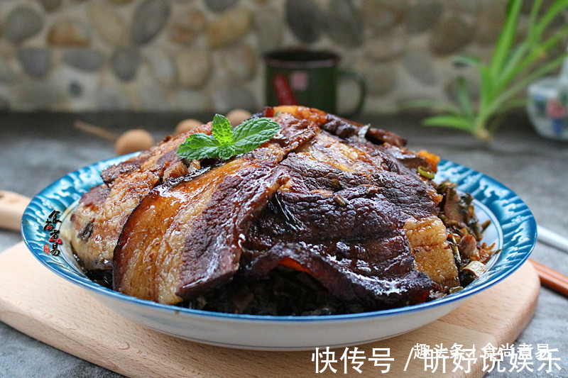 客家扣肉此做法,配菜比肉类还好吃,香香糯糯不油腻,下饭一级棒