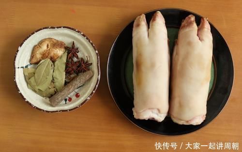 入味|炖猪蹄怎样能上色，只要加了这“三样”，猪蹄红润脱骨，软烂入味