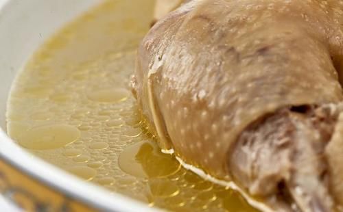 鸡汤|炖鸡最忌讳“这3种调料”,要是不小心加错,鸡汤不鲜,腥味还重