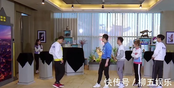 baby的牙齿上沾满口红,只有郑恺一人提醒,谁注意到宋雨琦在干嘛