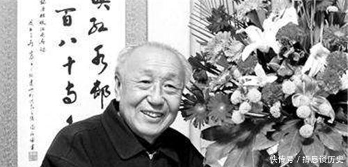 冯永谦!古墓挖出千年老酒,专家开盖抿了一口,同事问味道,他淡定回5字