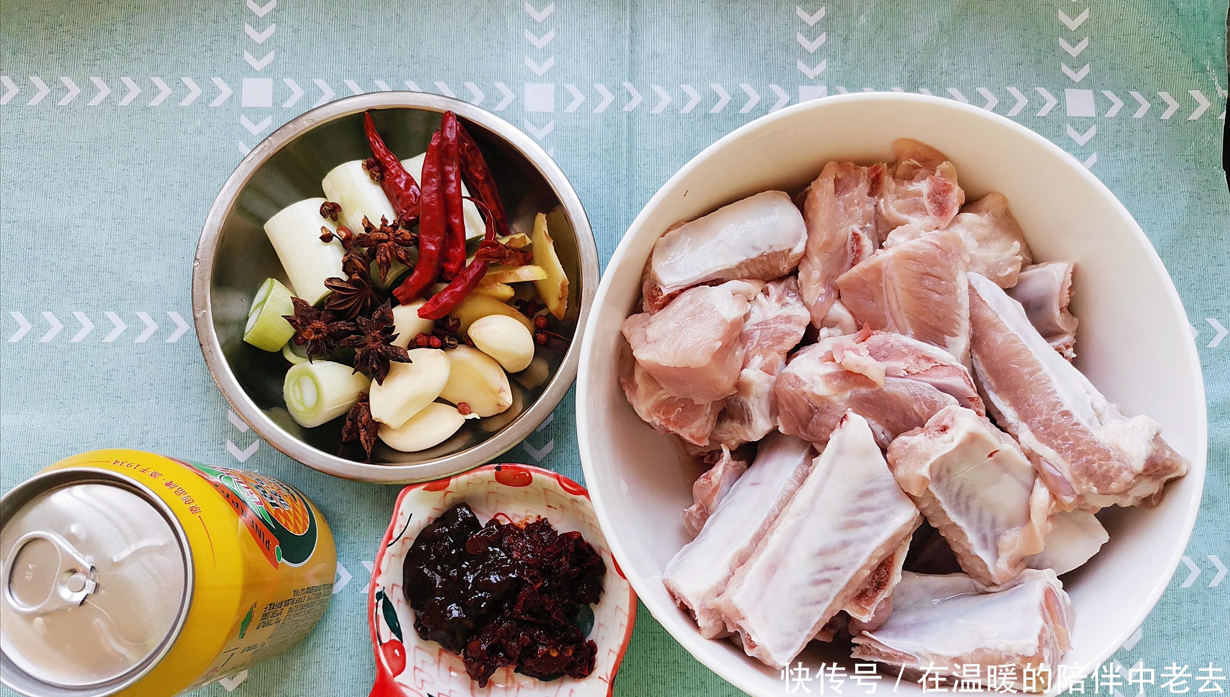 不用去腥炒糖色,只用一罐菠萝啤,就能轻松烧出一锅香排骨