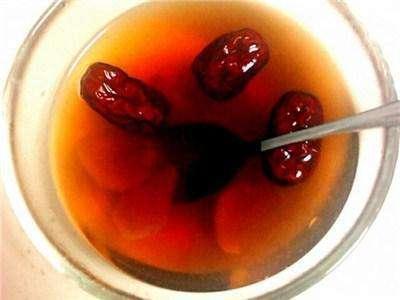 痛经|女生来月经,尽量不喝4种水,尤其是第4种,但很多女生常犯