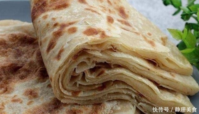 烙饼别再用“冷水”或“开水”了，30年面点大厨：用它效果最好