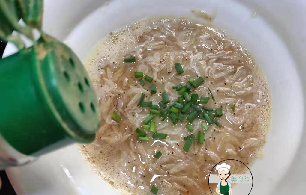 适合秋天吃的一道蒸菜,8分钟上桌,鲜甜补钙,三天两头给孩子做