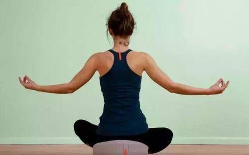手指|经典开肩瑜伽动作，经常练肩部自然就开了
