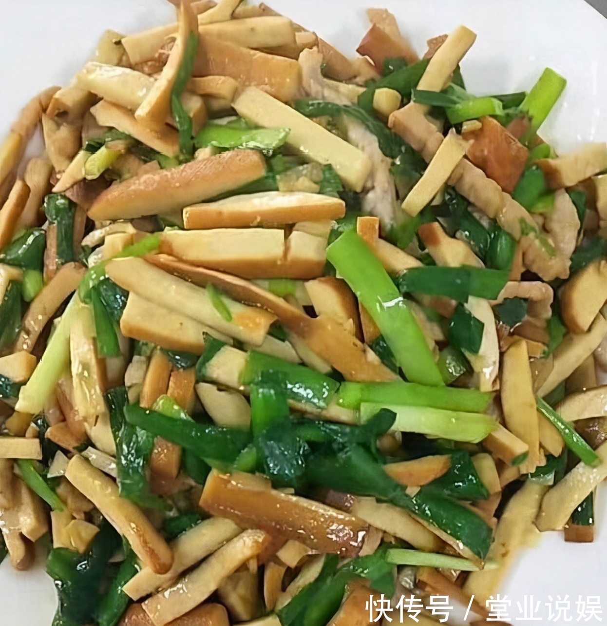 韭菜|中年人要多吃三种美食,排毒养颜,延缓衰老,好吃又不贵!