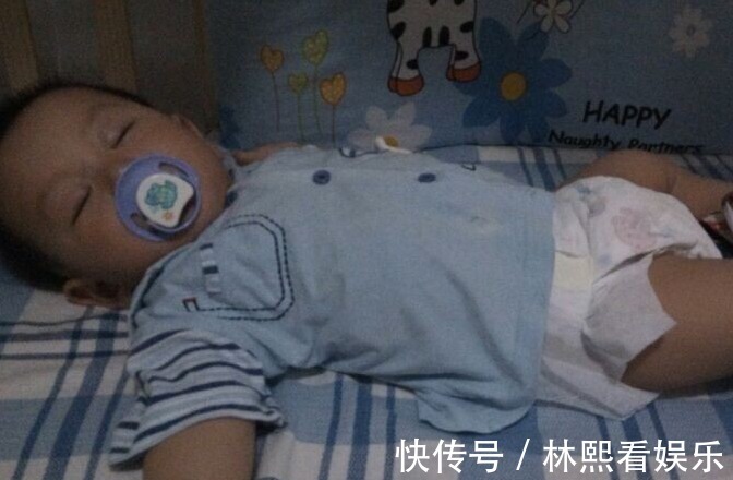 o型腿|到这个年龄的宝宝,需要拒绝纸尿裤了,家长别光顾方便而影响孩子