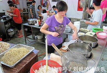 找早餐店老板要一点它,每月埋一勺,一夜之间花朵全开