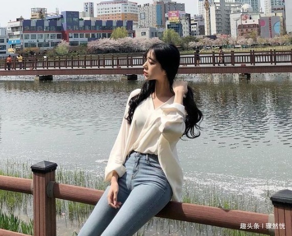气质 牛仔裤穿出个性与品位,同样不失身材曲线,绽放别样魅力!