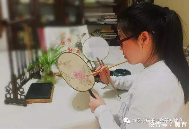  小央|小央美美术教育：成人艺术营，完成你人生中的第一幅作品