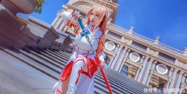 元旦晚会|美女老师是知名coser不小心被学生认出，老师却这么回答