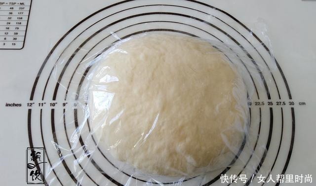 美味面包也能做之有易,简单一卷,撒上料,咸甜有度,早餐的挚爱